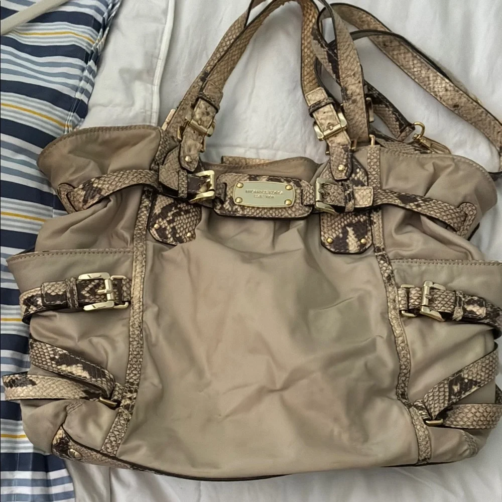 Michael Kors Tan and Brown Shoulder Bag with Slouchy Silhouette - Picture 1 of 12